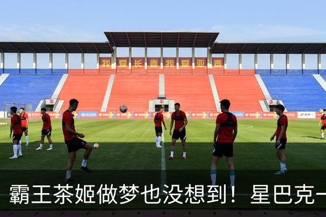 霸王茶姬做梦也没想到！星巴克一句"消费入座"，把客人全送来了，评论区褒贬不一